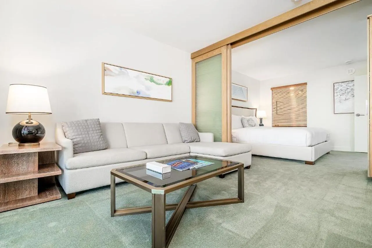 Real Select At The Ritz Carlton Residences, Waikiki Beach location